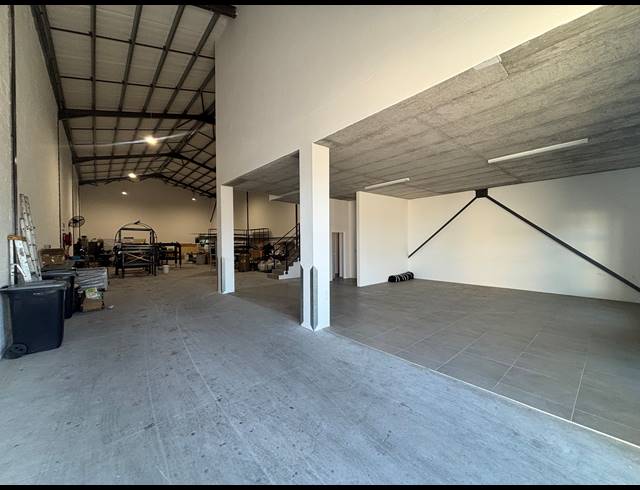 500M² WAREHOUSE TO LET IN FIRGROVE